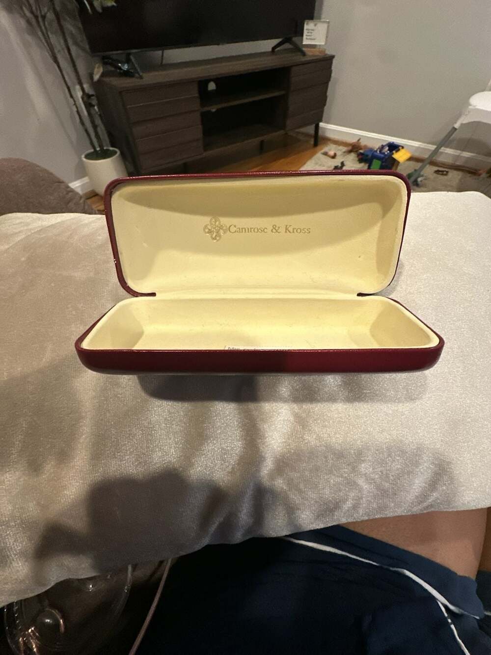 Camrose & Kross Hard Clamshell Eyeglass Case in Burgundy
